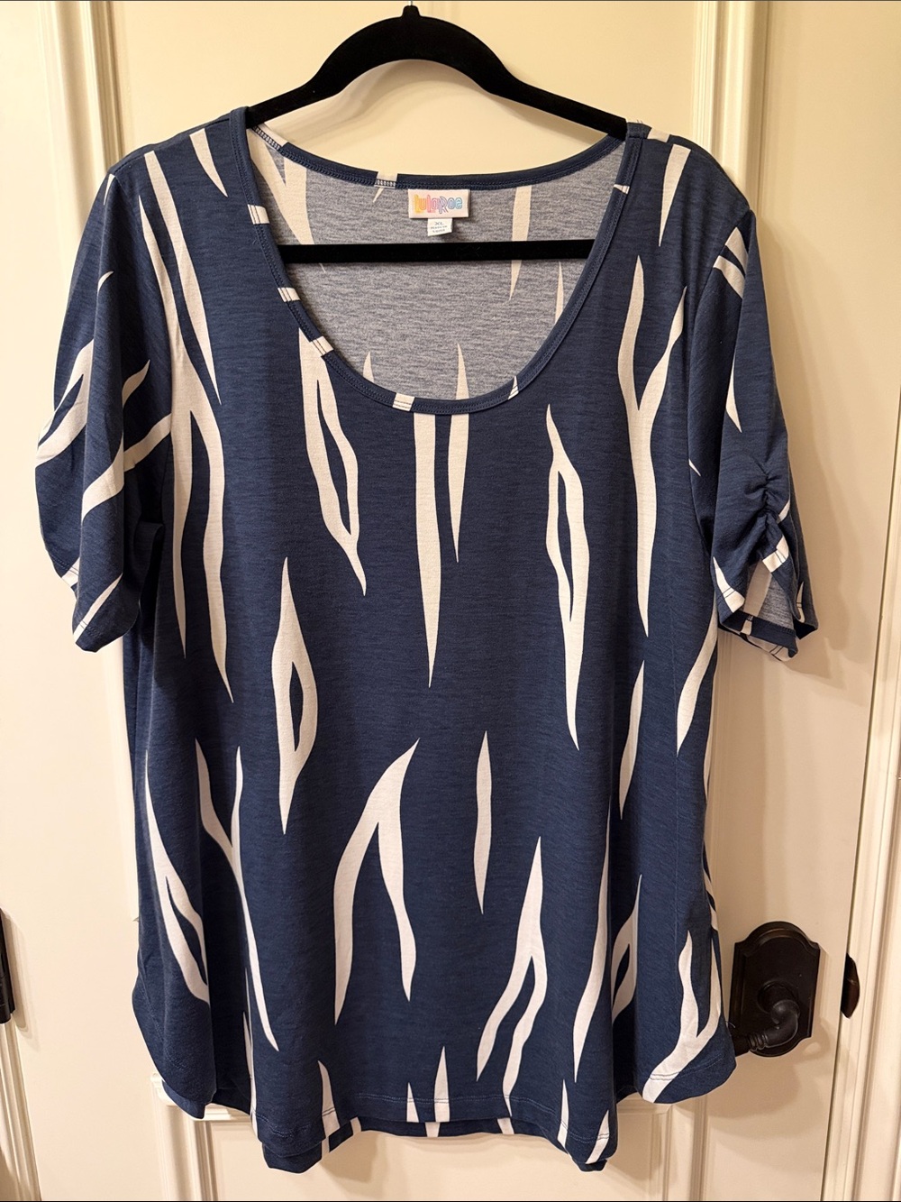 LuLaRoe Navy and White Short Sleeve Scoop Neck Morgan Top